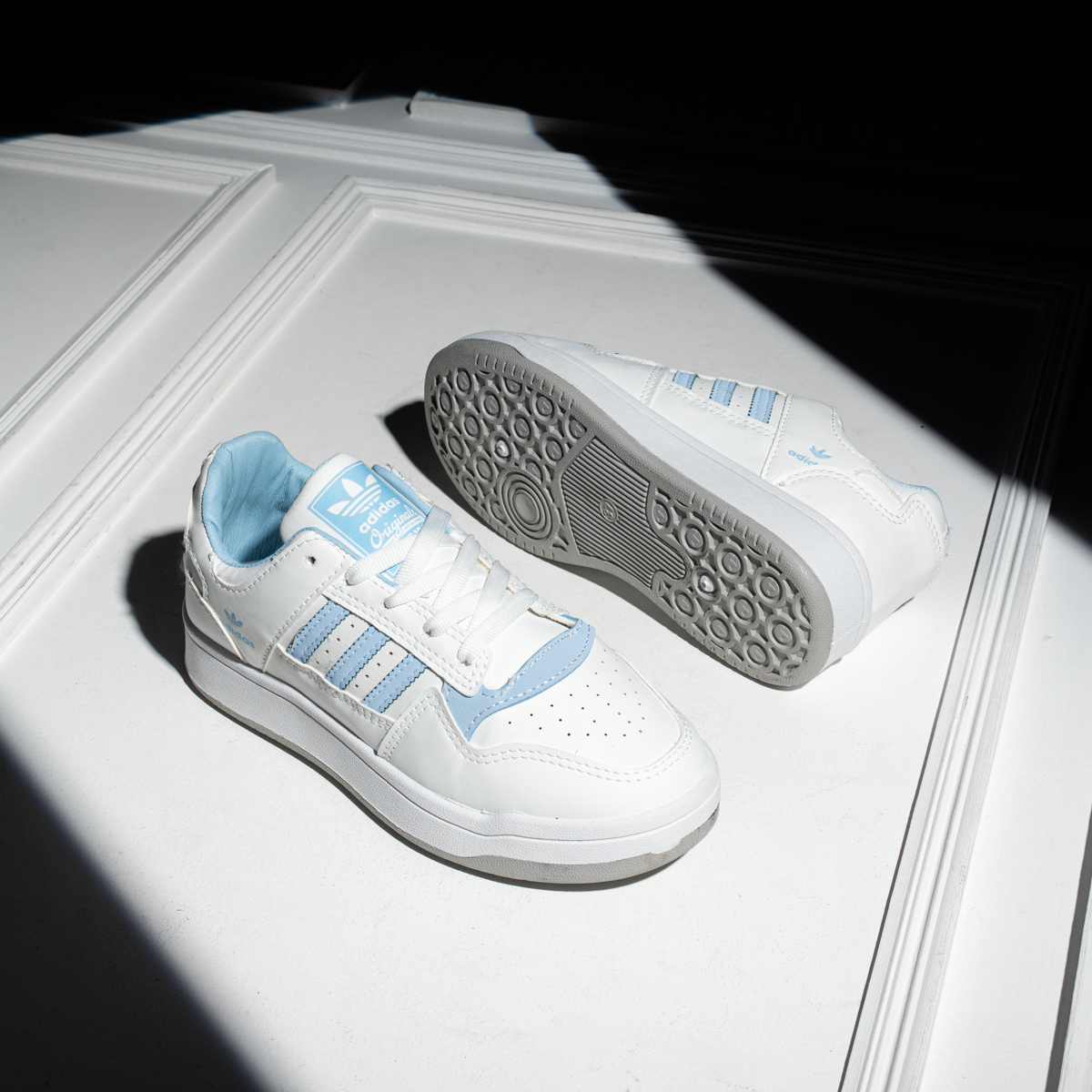 كوتشي ADIDAS DO7 – الأناقة الرياضية بطابع عصري لا يُقاوم - الصورة 2