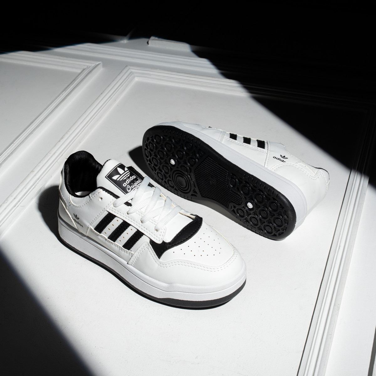 كوتشي ADIDAS DO7 – الأناقة الرياضية بطابع عصري لا يُقاوم - الصورة 3