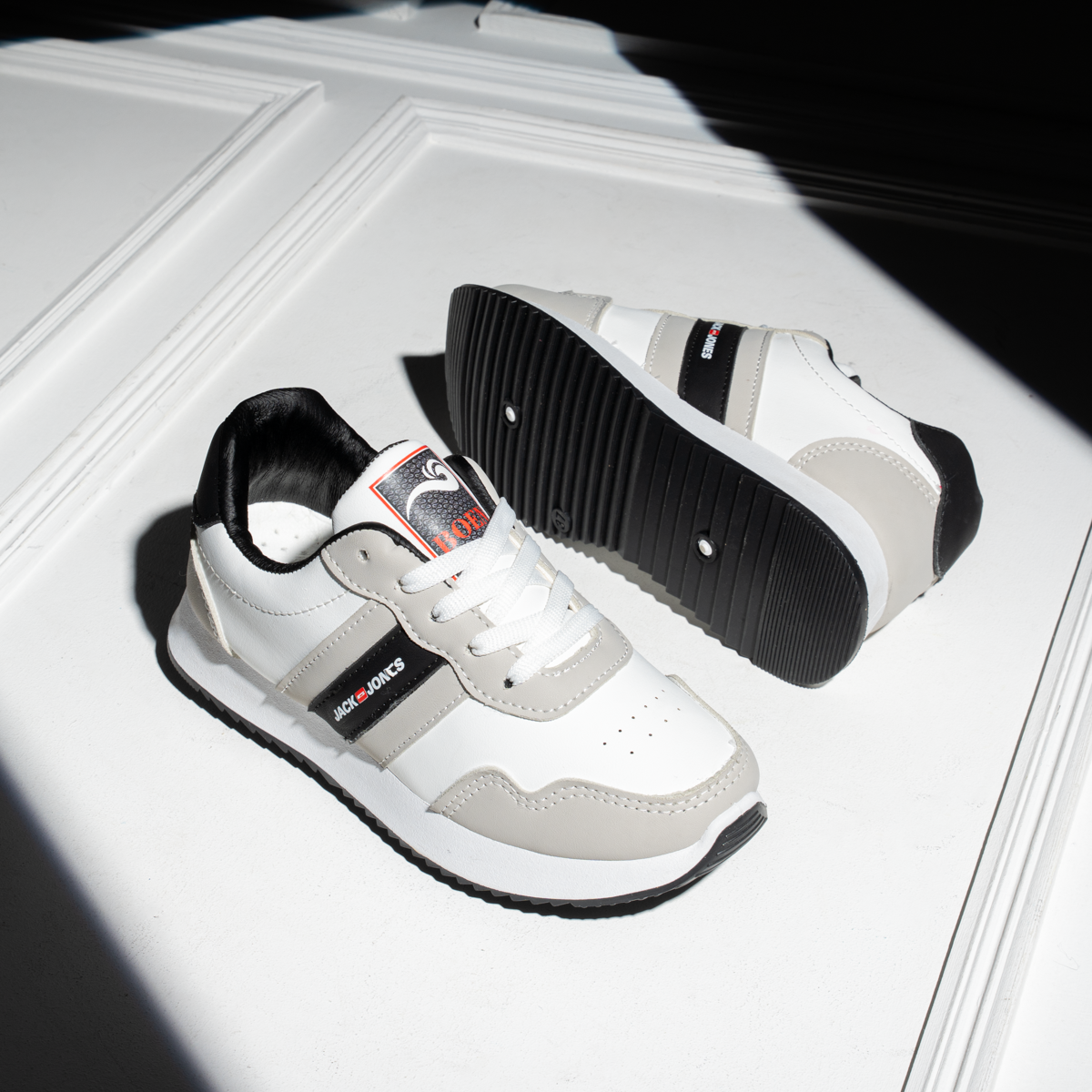 كوتشي Jack & Jones DO9 – الأناقة العصرية بخامة فاخرة وجودة تدوم - الصورة 2