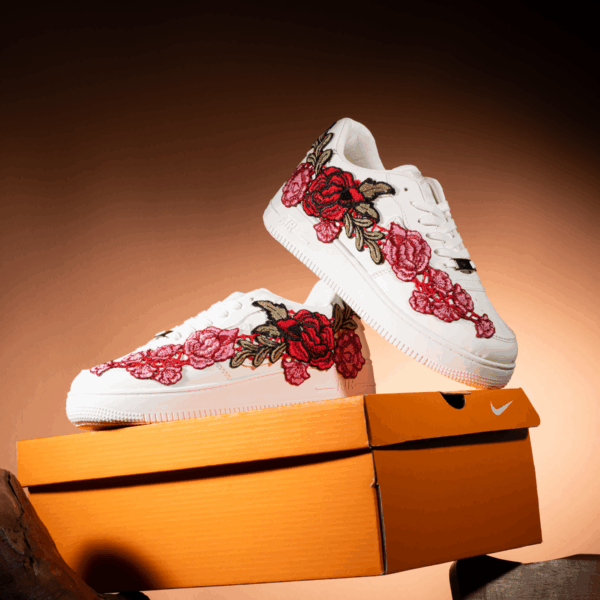 Nike Air Force حريمي إصدار خاص – لمسة أنثوية بفخامة أيقونية