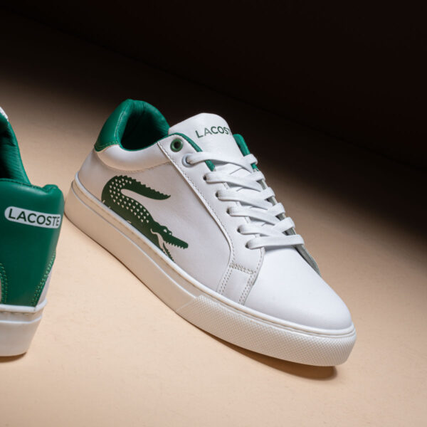 ⁦Lacoste V21 – السنيكر اللي بيتكلم عنك قبل ما تمشي⁩ - الصورة ⁦2⁩