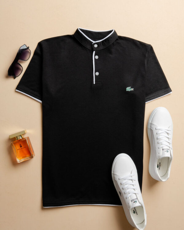 ⁦تيشيرت Lacoste نص ياقة – توازن مثالي بين الراحة والرقي⁩ - الصورة ⁦3⁩