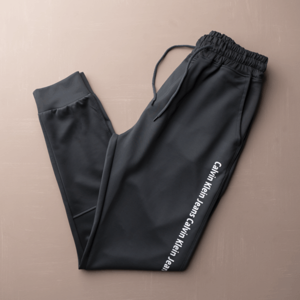 ⁦شروال Calvin Klein غطس – راحة محسوبة بتفاصيل فاخرة⁩ - الصورة ⁦5⁩