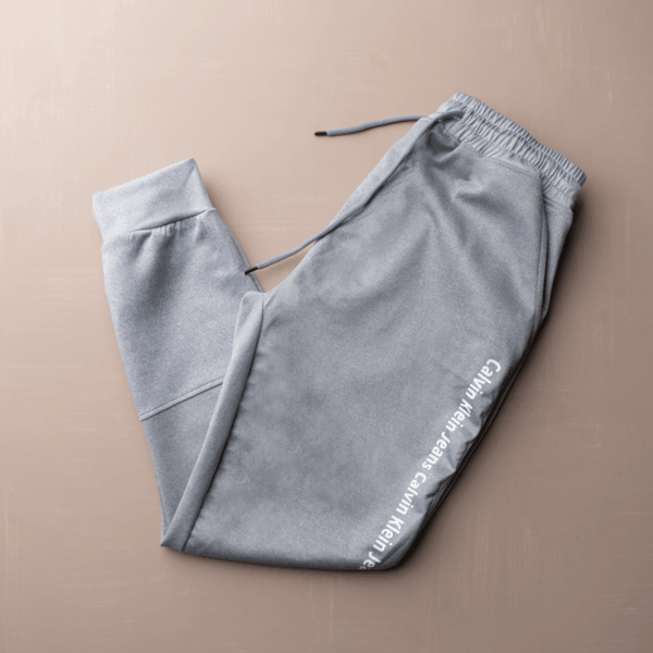 ⁦شروال Calvin Klein غطس – راحة محسوبة بتفاصيل فاخرة⁩ - الصورة ⁦3⁩