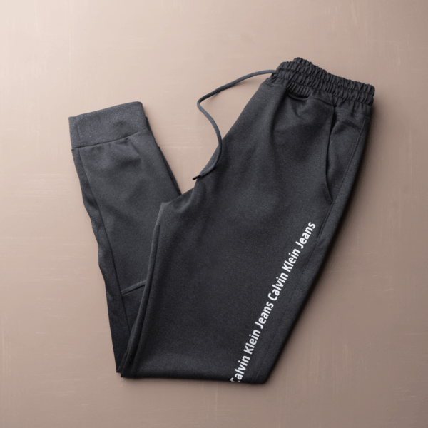 ⁦شروال Calvin Klein غطس – راحة محسوبة بتفاصيل فاخرة⁩ - الصورة ⁦2⁩