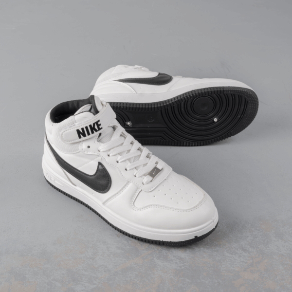 ⁦حذاء NIKE هاف SV2 - خُطواتك الأشيك... راحتك الأذكى⁩ - الصورة ⁦5⁩