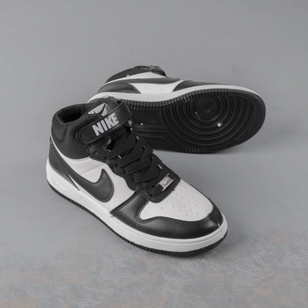 ⁦حذاء NIKE هاف SV2 - خُطواتك الأشيك... راحتك الأذكى⁩ - الصورة ⁦3⁩