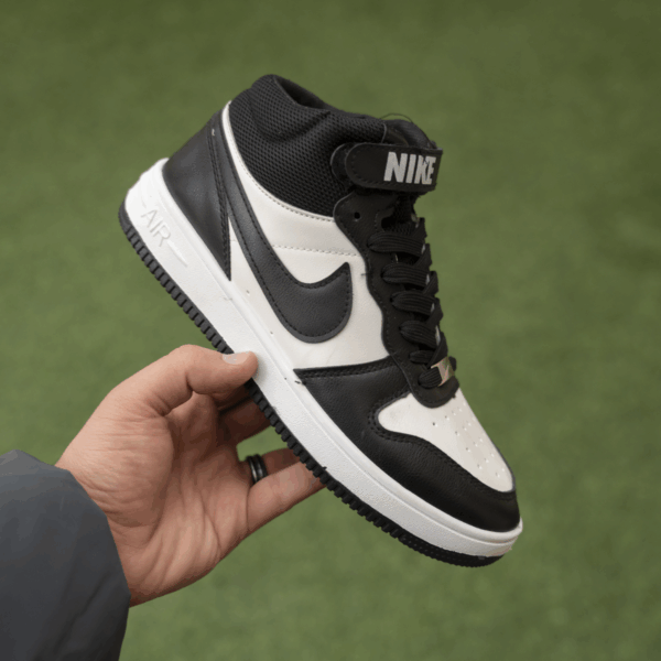 ⁦حذاء NIKE هاف SV2 - خُطواتك الأشيك... راحتك الأذكى⁩ - الصورة ⁦8⁩