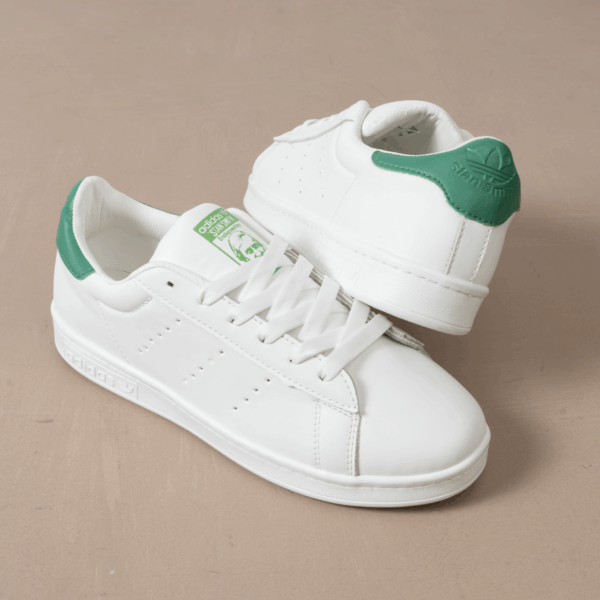⁦حذاء Stan Smith – البساطة الأنيقة التي تناسب كل إطلالة⁩ - الصورة ⁦5⁩