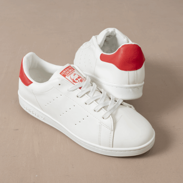 ⁦حذاء Stan Smith – البساطة الأنيقة التي تناسب كل إطلالة⁩ - الصورة ⁦4⁩