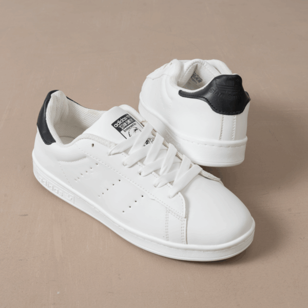 ⁦حذاء Stan Smith – البساطة الأنيقة التي تناسب كل إطلالة⁩ - الصورة ⁦3⁩
