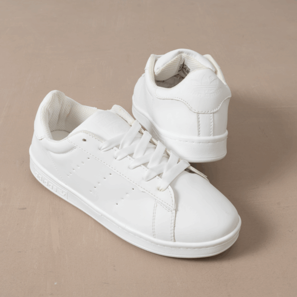 ⁦حذاء Stan Smith – البساطة الأنيقة التي تناسب كل إطلالة⁩ - الصورة ⁦2⁩