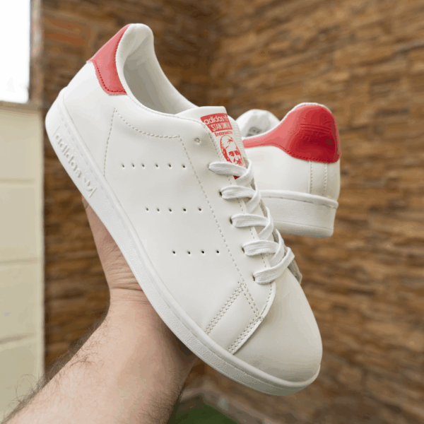 ⁦حذاء Stan Smith – البساطة الأنيقة التي تناسب كل إطلالة⁩ - الصورة ⁦8⁩