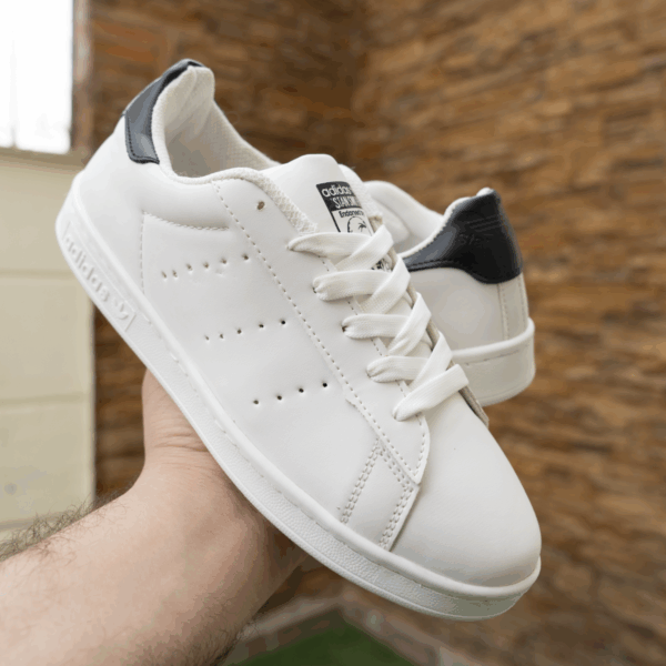 ⁦حذاء Stan Smith – البساطة الأنيقة التي تناسب كل إطلالة⁩ - الصورة ⁦7⁩
