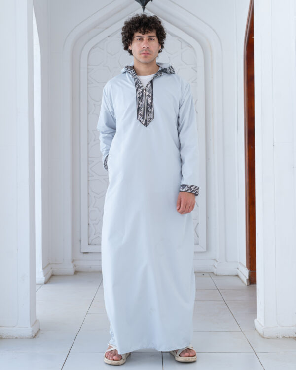 ⁦عباية كابتشوه رجالي – خامة فاخرة وتصميم عصري بلمسة شرقية⁩ - الصورة ⁦3⁩