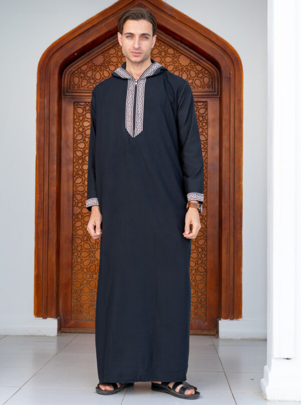 ⁦عباية كابتشوه رجالي – خامة فاخرة وتصميم عصري بلمسة شرقية⁩ - الصورة ⁦2⁩