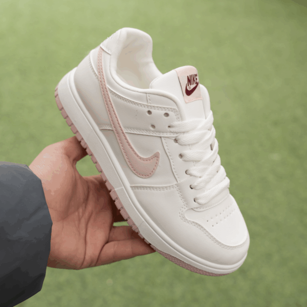 ⁦كوتشي Nike SV7 – خفة وأناقة لكل لحظة في يومك⁩ - الصورة ⁦5⁩