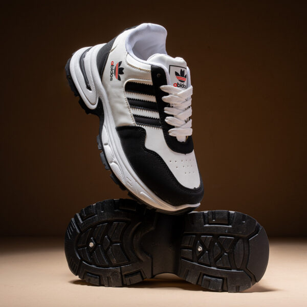 ⁦كوتش adidas حريمي – لمسة أنوثة تجمع بين الشياكة والراحة⁩ - الصورة ⁦3⁩