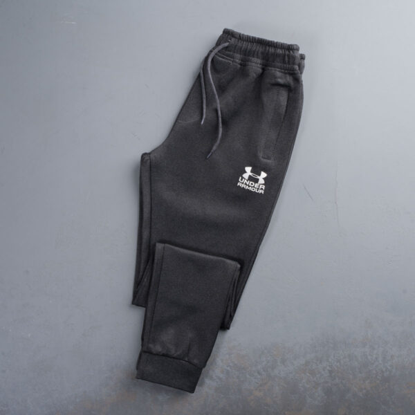 ⁦بنطلون Under Armour مستورد – لوجو رابر بارز بجودة فاخرة⁩ - الصورة ⁦3⁩