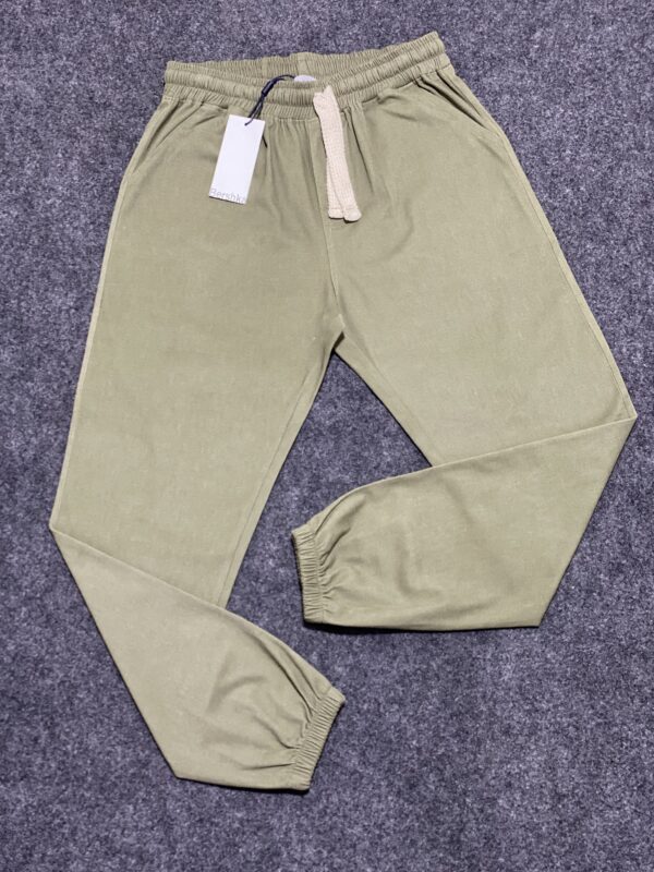 ⁦بنطلون جبردين BERSHKA – خامة فاخرة وأناقة عملية⁩ - الصورة ⁦3⁩