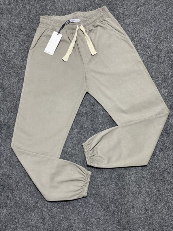 ⁦بنطلون جبردين BERSHKA – خامة فاخرة وأناقة عملية⁩ - الصورة ⁦2⁩