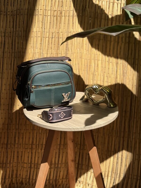 ⁦شنطة حريمي Louis Vuitton T4 – فخامة التصميم مع العملية اليومية⁩ - الصورة ⁦4⁩