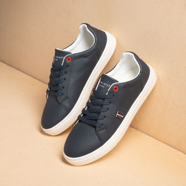 ⁦كوتشي Tommy Sneaker V23 – شياكة عملية وراحة تدوم⁩ - الصورة ⁦3⁩