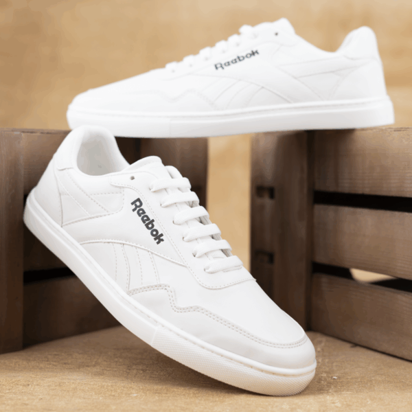 ⁦كوتشي فلات REEBOK – راحة يومية بإطلالة رياضية أنيقة⁩ - الصورة ⁦2⁩