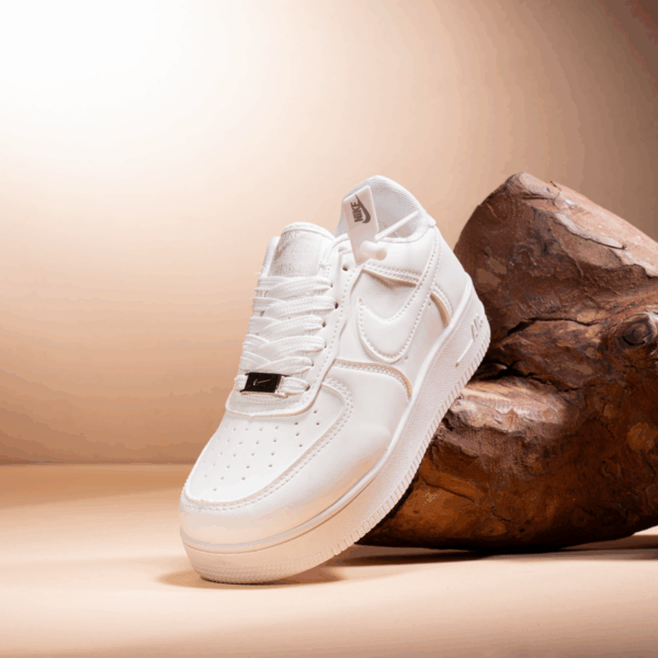 ⁦Nike Air Force – أيقونة الأناقة والستايل اليومي⁩ - الصورة ⁦2⁩