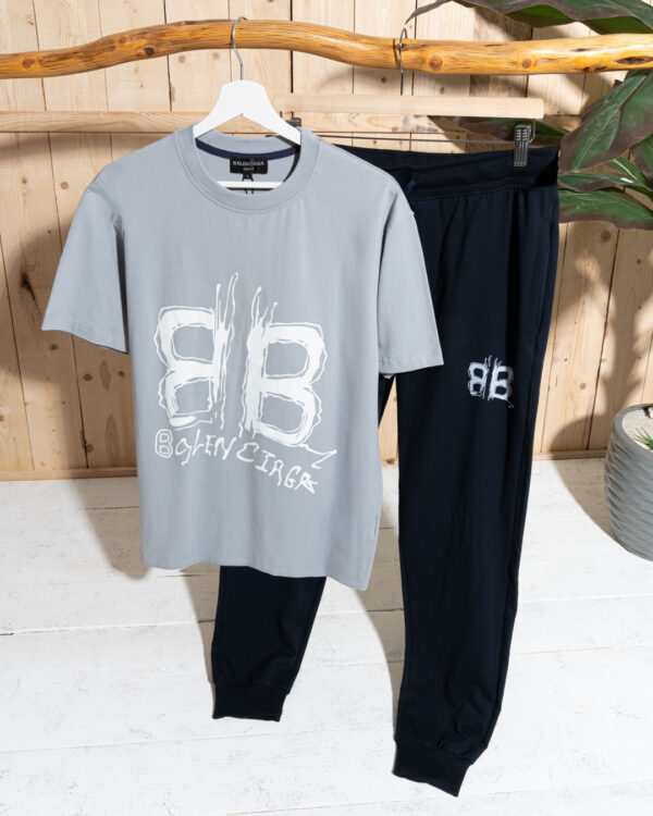 ⁦ترينج Balenciaga – شياكة شبابية بخامة عملية وراحة تدوم⁩ - الصورة ⁦2⁩