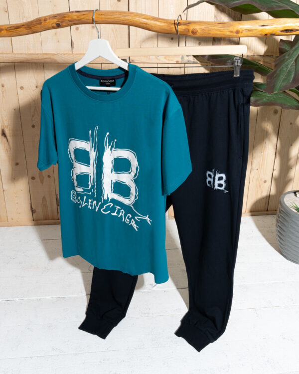 ⁦ترينج Balenciaga – شياكة شبابية بخامة عملية وراحة تدوم⁩ - الصورة ⁦4⁩