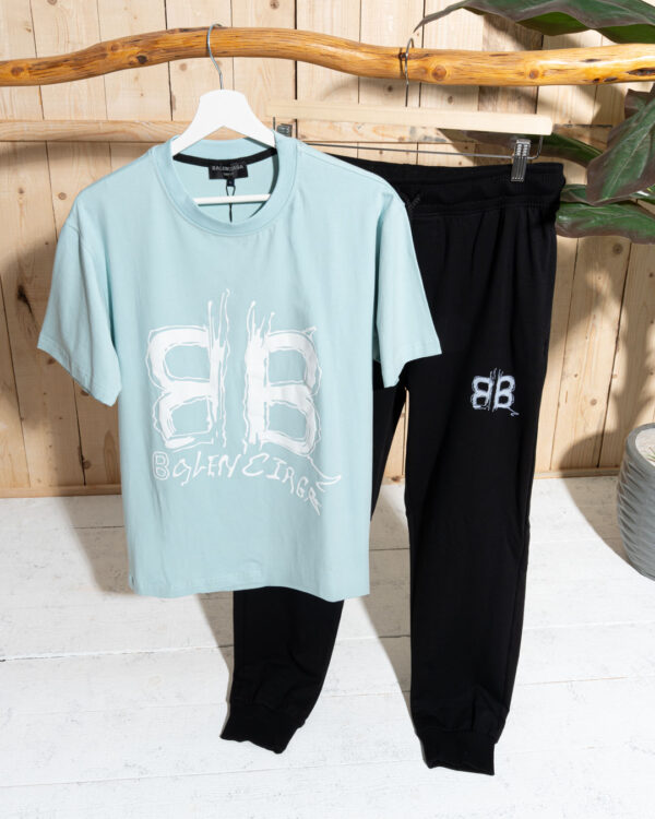 ⁦ترينج Balenciaga – شياكة شبابية بخامة عملية وراحة تدوم⁩ - الصورة ⁦3⁩