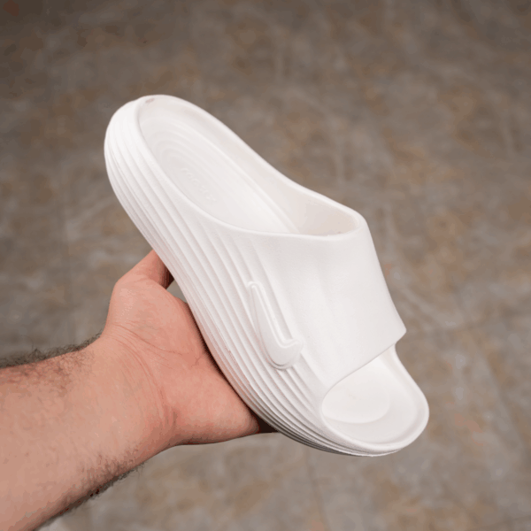 ⁦سليبر Nike React X EVA – الأناقة والابتكار في خطوة واحدة⁩ - الصورة ⁦5⁩