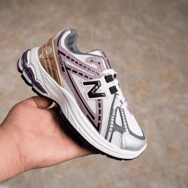 ⁦كوتشي New Balance حريمي – ستايل عصري لكل يوم⁩ - الصورة ⁦12⁩