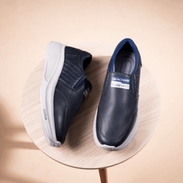 ⁦سكيتشر Glide Step Leather Skechers SV66 – قوة الجلد وأناقة⁩ - الصورة ⁦5⁩