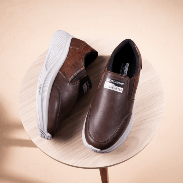 ⁦سكيتشر Glide Step Leather Skechers SV66 – قوة الجلد وأناقة⁩ - الصورة ⁦3⁩