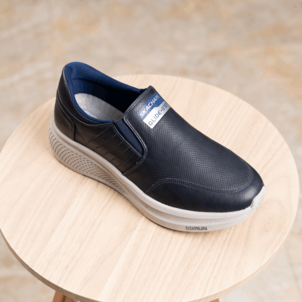 ⁦سكيتشر Glide Step Leather Skechers SV66 – قوة الجلد وأناقة⁩ - الصورة ⁦9⁩