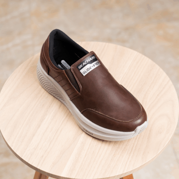 ⁦سكيتشر Glide Step Leather Skechers SV66 – قوة الجلد وأناقة⁩ - الصورة ⁦7⁩