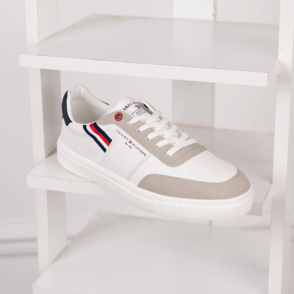 ⁦Tommy Sneaker SV74 – استايل عصري بأناقة تومي⁩ - الصورة ⁦4⁩