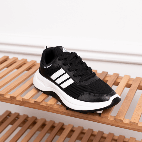 ⁦حذاء Adidas GA2 – تصميم رياضي أنيق بخفة ومرونة مثالية⁩ - الصورة ⁦5⁩
