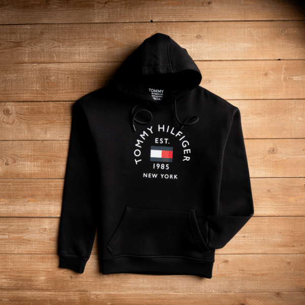 ⁦هودي Tommy New York – الدفء والأناقة في قطعة واحدة⁩ - الصورة ⁦4⁩